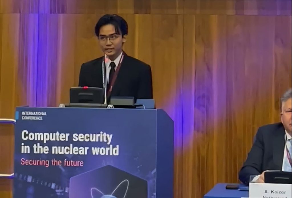 Dua Mahasiswa Teknik Nuklir UGM Presentasikan Riset Keamanan Siber Nuklir pada Konferensi IAEA di Austria